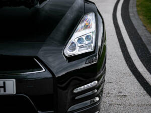 Bild 12/37 von Nissan GT-R Black Edition (2016)