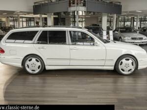 Imagen 6/15 de Mercedes-Benz E 55 AMG T (2001)