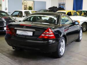 Immagine 13/44 di Mercedes-Benz SLK 230 Kompressor (2003)