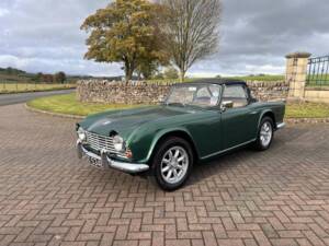 Image 19/45 of Triumph TR 4 (1964)