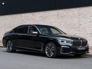 Image 2/36 de BMW M760Li xDrive (2019)