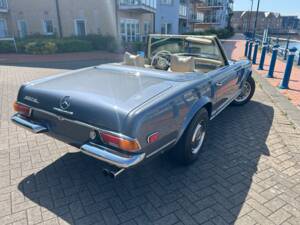 Image 13/39 of Mercedes-Benz 280 SL (1971)