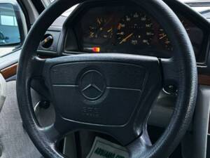 Image 6/10 of Mercedes-Benz 300 GD (SWB) (1990)