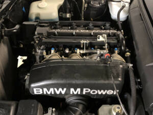 Image 22/28 of BMW M3 (1990)