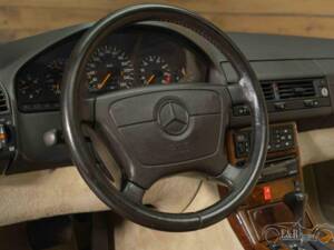 Image 13/19 of Mercedes-Benz 300 SL (1993)