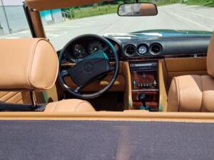 Image 77/82 of Mercedes-Benz 560 SL (1986)