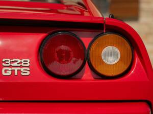 Image 30/50 de Ferrari 328 GTS (1987)