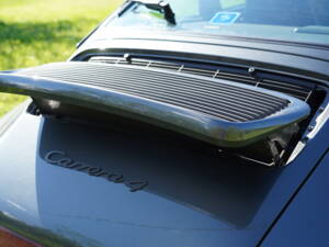 Image 7/52 of Porsche 911 Carrera 4 (1990)