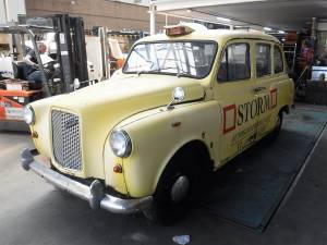 Image 12/39 of Austin FX 4 London Taxi (1970)