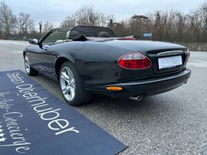 Imagen 8/35 de Jaguar XK8 4.0 (2002)