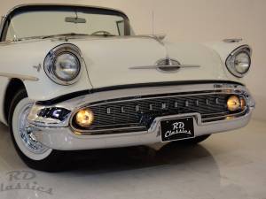 Image 43/50 of Oldsmobile Super 88 Convertible (1957)