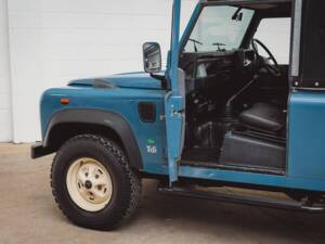 Image 5/8 of Land Rover 90 (1991)