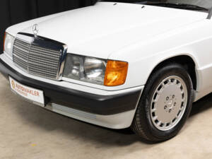 Image 2/78 de Mercedes-Benz 190 E 1.8 (1992)