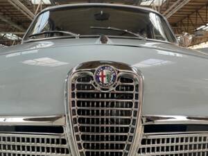 Image 77/87 of Alfa Romeo Giulietta TI (1963)