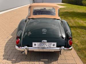 Image 15/79 of MG MGA 1600 (1961)