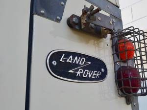 Image 24/30 of Land Rover 109 (1971)