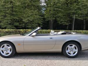 Image 6/36 of Jaguar XK8 4.0 (1998)