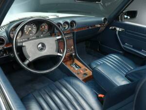 Image 13/30 of Mercedes-Benz 500 SL (1985)