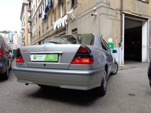 Image 4/10 de Mercedes-Benz C 180 (1998)