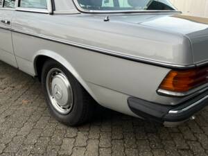 Image 43/51 of Mercedes-Benz 300 D lang (1985)