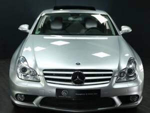 Image 9/30 de Mercedes-Benz CLS 55 AMG (2005)