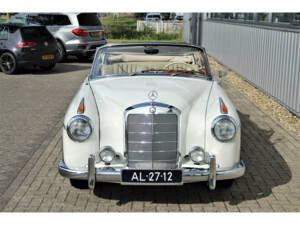 Image 20/35 of Mercedes-Benz 220 SE Cabriolet (1959)