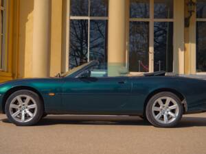 Image 46/49 of Jaguar XK8 4.2 (2003)