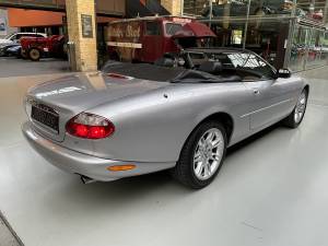 Image 25/32 de Jaguar XK8 4.0 (2000)