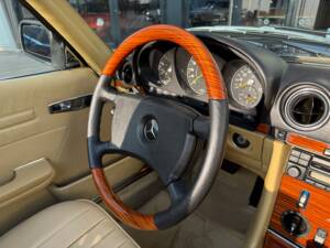 Image 19/30 de Mercedes-Benz 500 SL (1982)