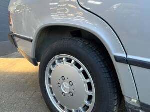Image 50/89 de Mercedes-Benz 190 E 2.6 (1988)