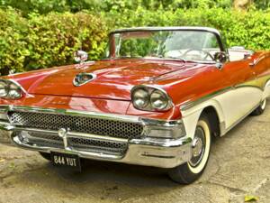 Immagine 11/50 di Ford Fairlane 500 Skyliner (1958)