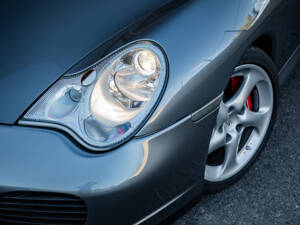 Image 8/47 of Porsche 911 Carrera 4S (2004)