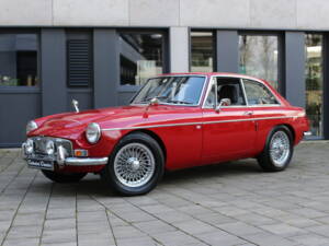 Image 52/67 of MG MGC GT (1969)