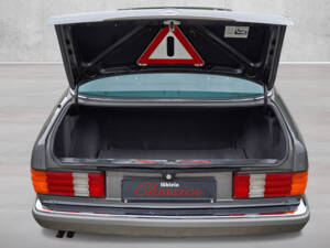 Image 18/23 of Mercedes-Benz 300 SE (1990)