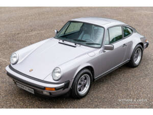 Image 7/32 de Porsche 911 Carrera 3.2 &quot;25 years 911&quot; (1988)