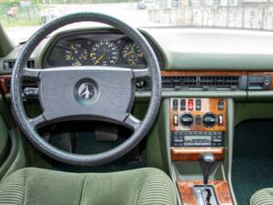 Bild 13/21 von Mercedes-Benz 280 SE (1985)