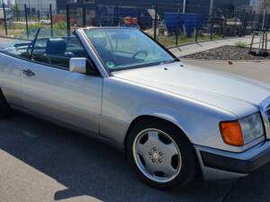 Imagen 42/94 de Mercedes-Benz 300 CE-24 3.4 AMG (1992)