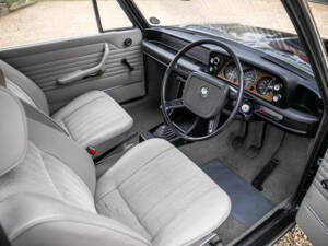 Image 2/50 de BMW 1602 (1975)