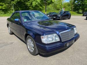Image 9/31 of Mercedes-Benz E 220 (1994)