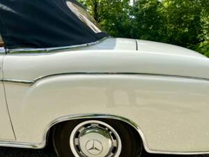 Image 10/55 of Mercedes-Benz 220 S Cabriolet (1957)