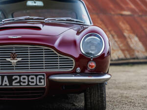 Image 14/30 de Aston Martin DB 6 Vantage (1969)