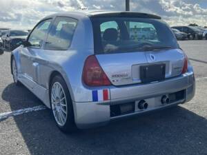 Image 6/55 of Renault Clio II V6 (2002)