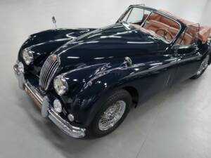 Image 6/43 of Jaguar XK 140 DHC (1957)