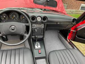 Image 26/44 of Mercedes-Benz 350 SL (1974)