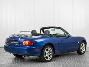 Afbeelding 2/45 van Mazda MX-5 1.8 (1999)