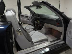 Image 9/15 of Mercedes-Benz SL 320 (2001)