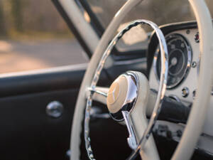 Image 28/42 de Mercedes-Benz 190 SL (1961)