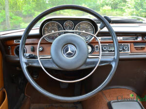 Image 33/49 of Mercedes-Benz 280 SE 3,5 (1972)