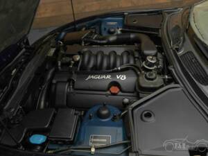 Image 3/19 of Jaguar XK8 4.0 (1997)