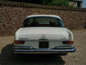 Immagine 42/50 di Mercedes-Benz 280 SE 3,5 (1970)